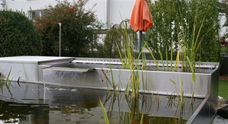 Schwimmbad- und Wasserbecken